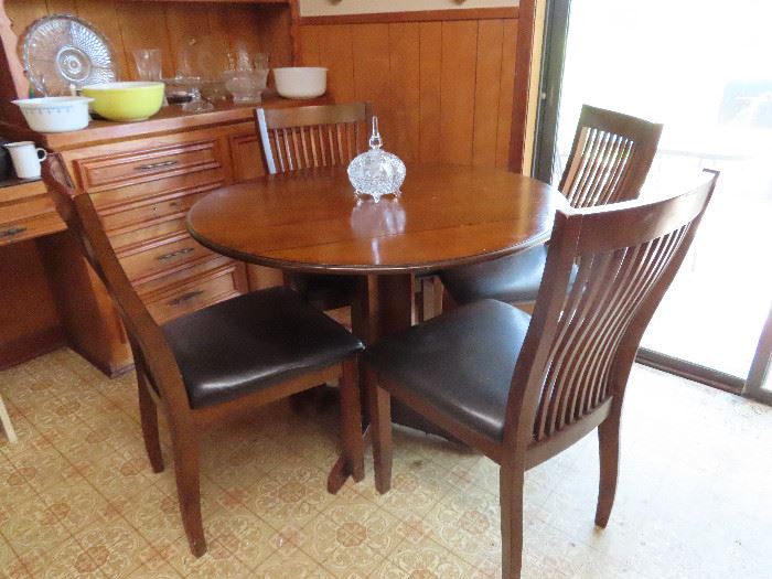 Round Drop Leaf Table with 4 Chairs