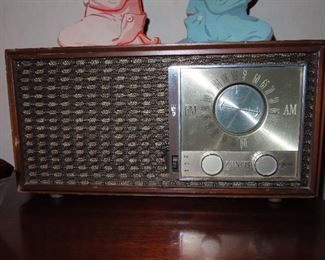 Vintage Zenith AM FM Radio