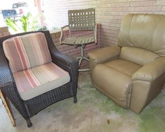 Recliner - 3 Piece of Wicker Set
