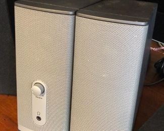 Pair of Bose bookshelf speakers