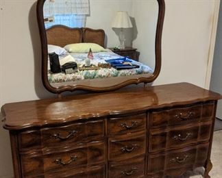 Broyhill Premier Bedroom Suite(Dresser with Mirror)