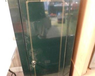 Closet Gun Safe(Stack-On)