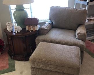 Sitting chair with ottoman 