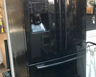 SAMSUNG Twin Cooling 2-Door w/Pull Out Bottom Freezer, Icemaker, and Ice/Water Dispenser in Door, WORKS GREAT!