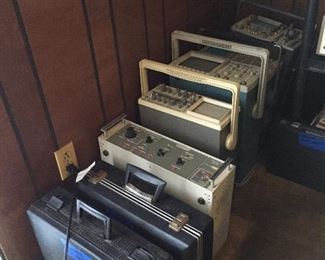 Large quantity of oscilloscopes and testing equipment by HP, Sony, Agfa, Goldstar, Tektronix, Hofmann and more.