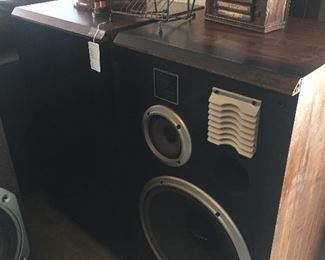 Marantz SP1500 speakers