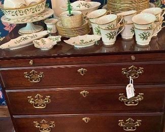 Four drawer chest and Spode Christmas dishes