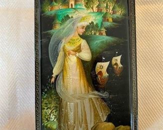 Russian lacquer box with beautiful painting depth