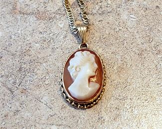 #11 - 14K Yellow Gold Necklace with 14K Yellow Gold Cameo Pendant