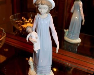 #61 - Lladro 5045 "Belinda with Her Doll"