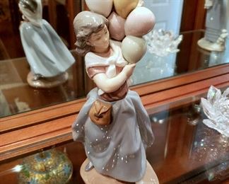 #62 - Lladro 5141 "Balloon Seller"