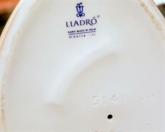 #62 - Lladro 5141 "Balloon Seller"