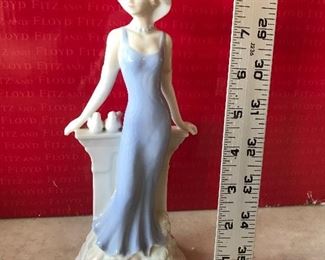 Unmarked Figurine $12.00