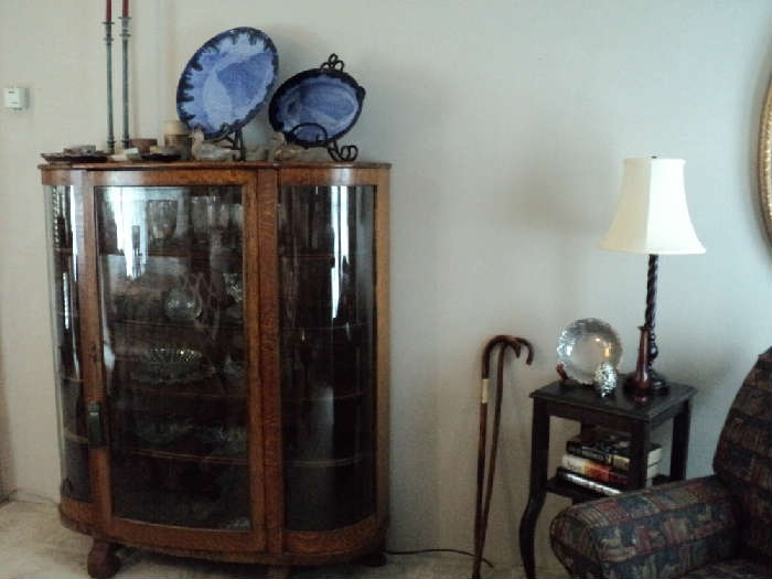 Mint condition --- beautiful oak curved (bow) front china/display cabinet.