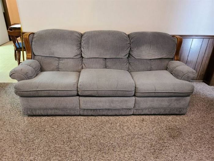 Benchcraft Reclining sofa