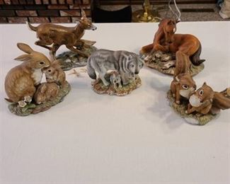 Set a 5 masterpiece collection figurines by Homco with some damage