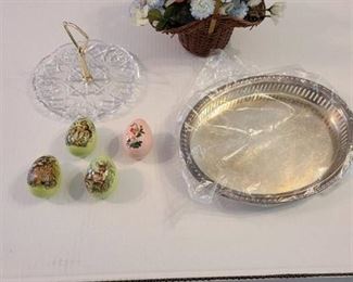 Assorted home décor