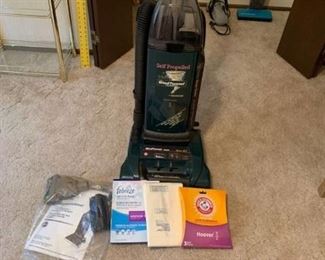 Hoover wind tunnel self-propelled with vacuum bags and attachments