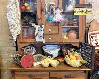 ANTIQUE HOOSIER STYLE CABINET AND MORE VINTAGE KITCHEN