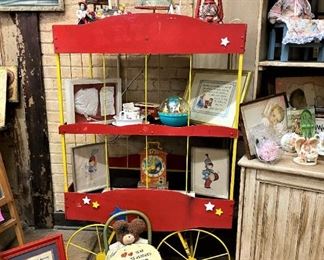 CIRCUS DISPLAY AND CHILDREN'S ITEMS