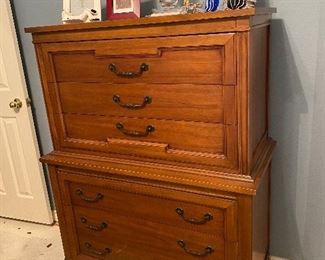 THOMASVILLE 6 DRAWER CHEST