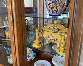 EXAMPLE OF THE VINTAGE HAND PAINTED DERUTA ITALIAN POTTERY