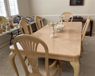 UNIVERSAL DINING TABLE WITH 2 LEAVES AND 2 ARM CHAIRS AND 4 SIDE CHAIRS