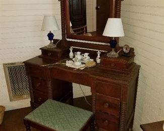 Lot #22 Matching Jenny Lind Spindle Dresser with Mirror & Bench $375