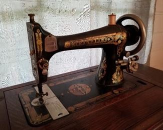 Vintage Franklin Sewing Machine in Beautiful original cabinet