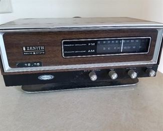 Vintage FM/AM Zenith Radio$15