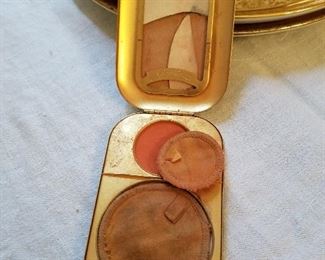 $10 Vintage compact mirror powder case (Mirror broke)