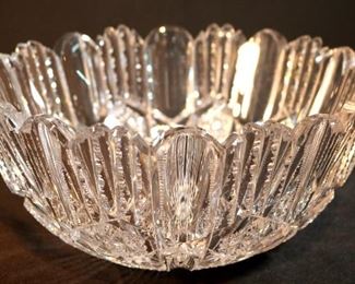 098 - Exceptional brilliant zipper cut glass bowl with beautiful design, 10 in. Dia., 4.5 in. T.