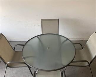 Outdoor Patio Table and 4 Chairs