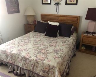 TRADITIONAL STANLEY OAK QUEEN BEDROOM SET 