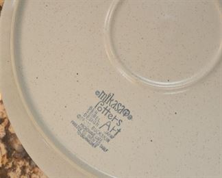 83. Lot S83 (0160.jpg 0161.jpg)  – Ceramic 14” Mikasa Large Platter.