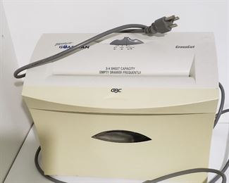 122. Lot E122 (0227.JPG) - - Portable paper shredder
