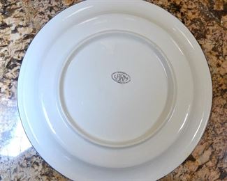 136. Lot S136 (0259.jpg 0260.jpg) - $18.00 – 18,5” Ceramic Platter Made in Italy