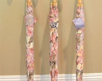 140. Lot S140 (0265.jpg) - 45.00 – Lladro Society - 3 Umbrellas – 35” long never used.