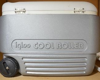 147. Lot S147 (0274.jpg) - $45.00 – igloo – Cool Roller on wheels with pooling Handle.