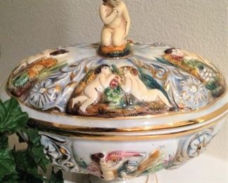 Stunning porcelain Capodimonte lidded bowl