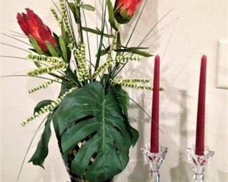 Artificial arrangement; candle holders; frame
