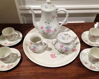 Teapot and 4 cups and saucers