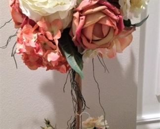 Artificial floral arrangement