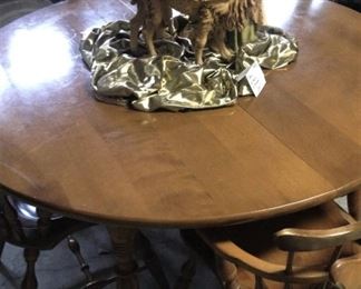 Oval dining table; 4 chairs