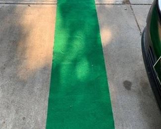 Portable Practice Putting Mat With Ball Return Works