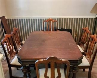 Real Wooden Leaf Dining Room Table with 6 Chairs with Beige Cushions