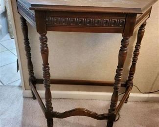 Imperial Grand Rapids Walnut Ornate Side Table