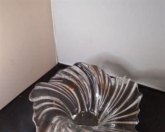 Mikasa Belle Epoque Large Crystal Swirled Centerpiece Dish