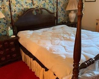5 Piece Bedroom Suite - Couldn't find a mark 