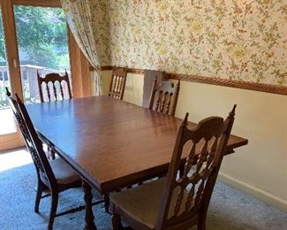 Dining Room Suite with 6 chairs & 3 additional leaves